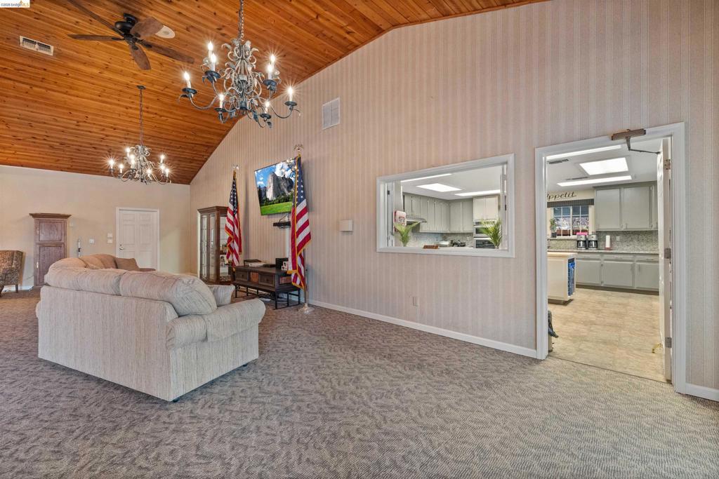 12660 Red Chesnut #18 Property Photo 32