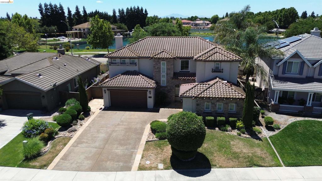 5548 Cortina Ln Property Photo 2