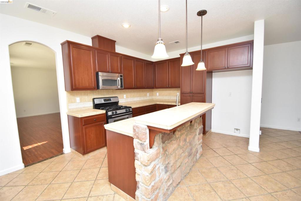 5548 Cortina Ln Property Photo 4