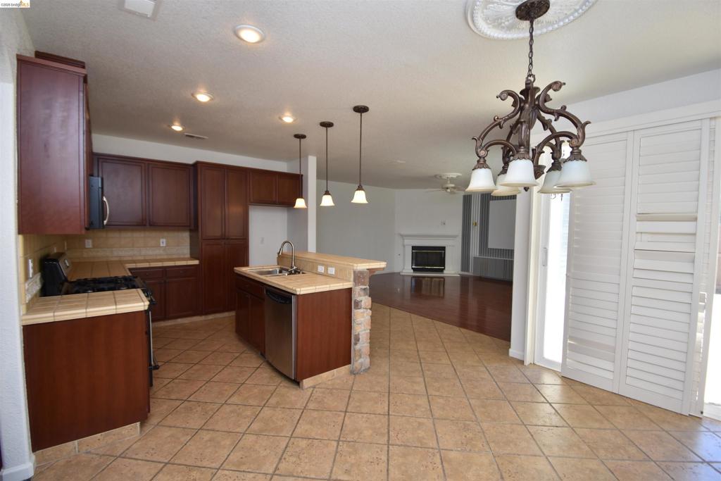 5548 Cortina Ln Property Photo 6