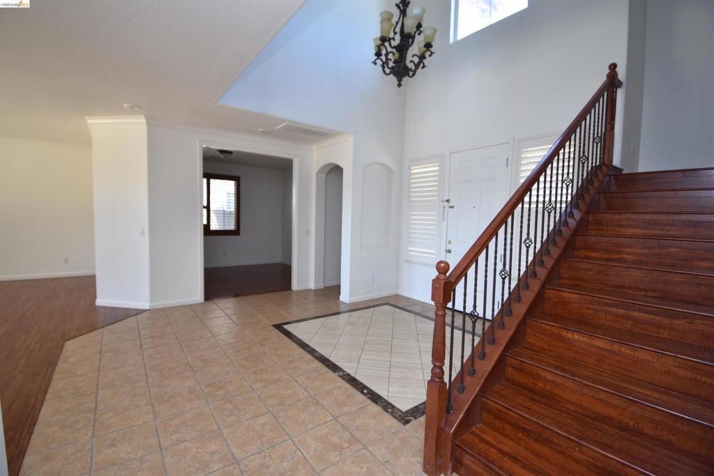 5548 Cortina Ln Property Photo 8
