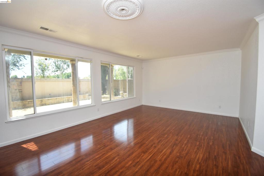 5548 Cortina Ln Property Photo 9