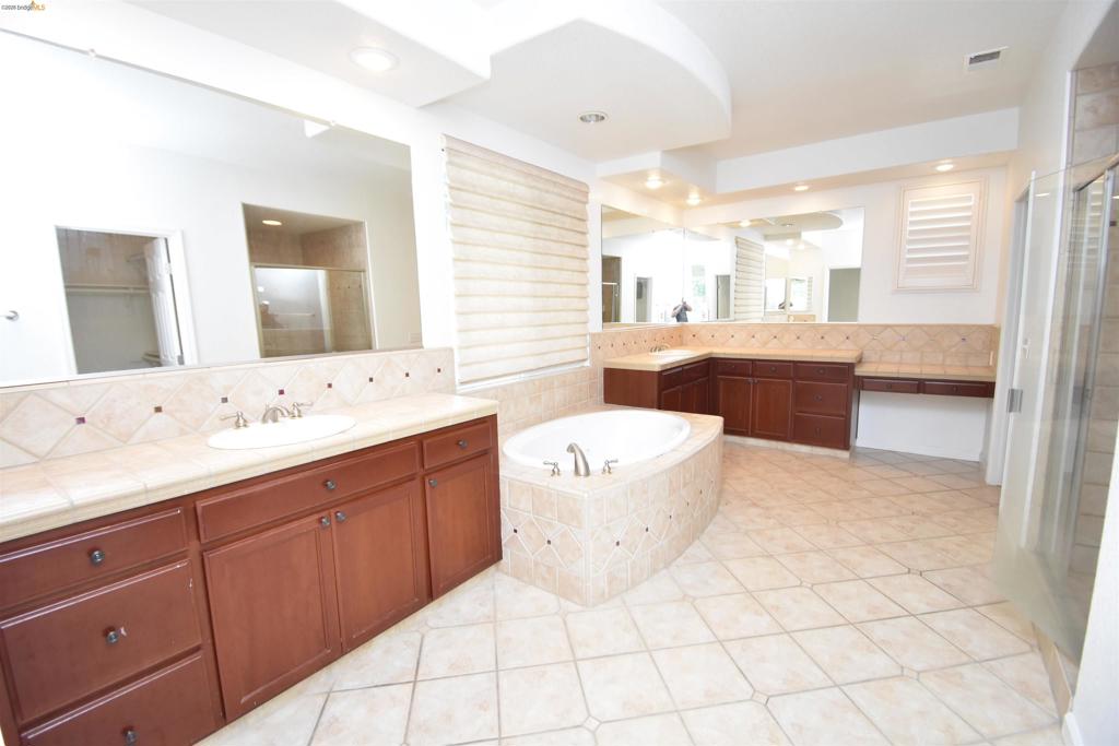 5548 Cortina Ln Property Photo 22