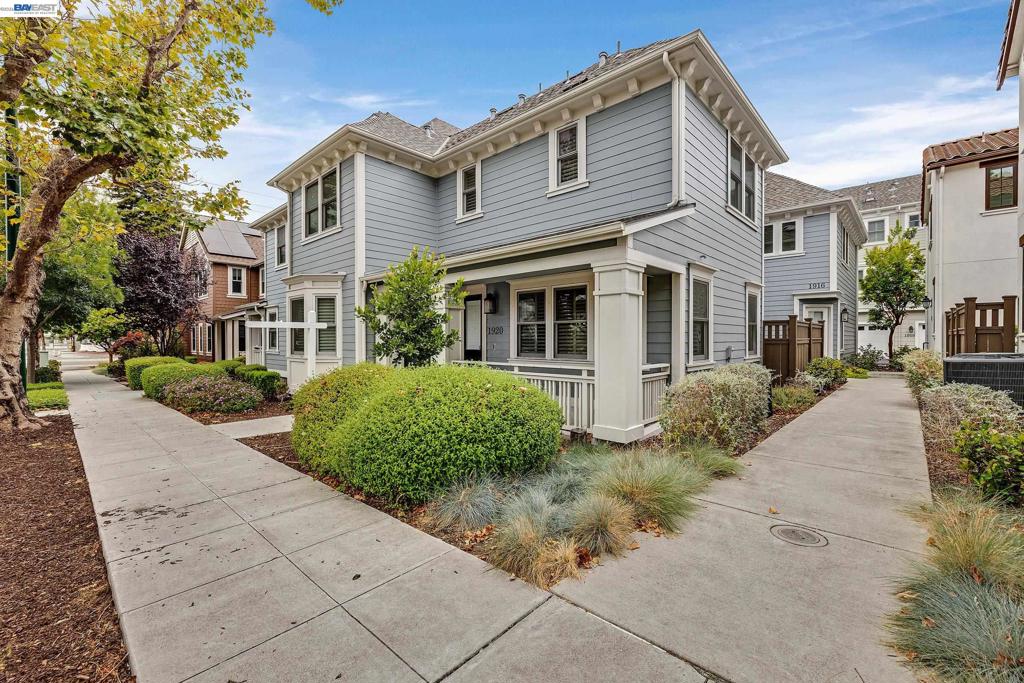 1920 Willow St Property Photo 2