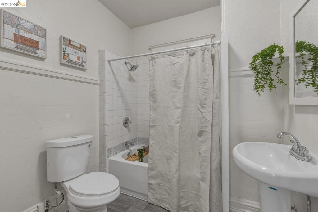 523 25th St Property Photo 53