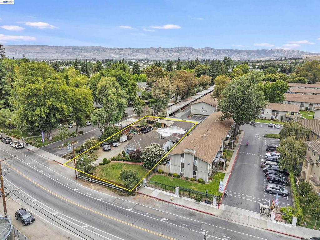 1966 Almaden Rd Property Photo 4