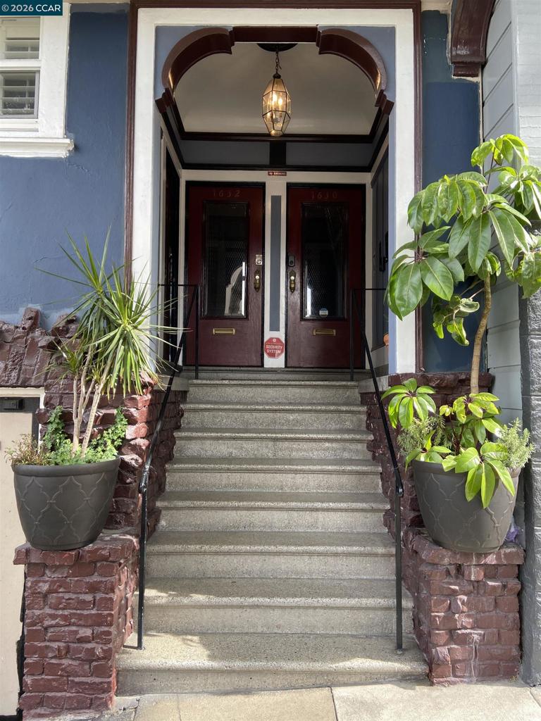 1630 1634 Hyde St Property Photo 3