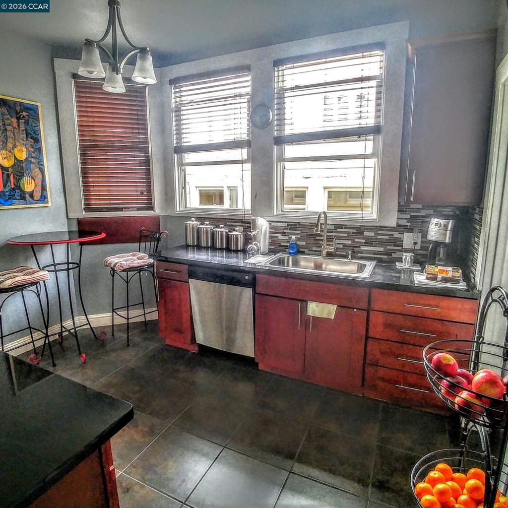 1630 1634 Hyde St Property Photo 32