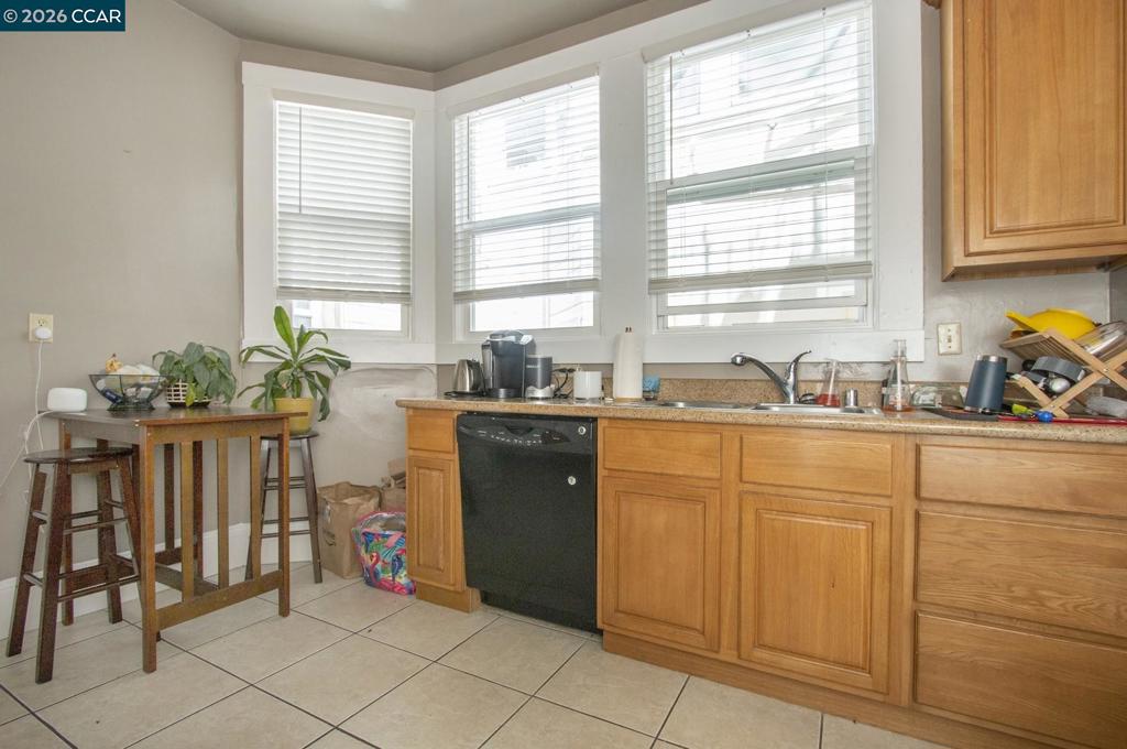 1630 1634 Hyde St Property Photo 40