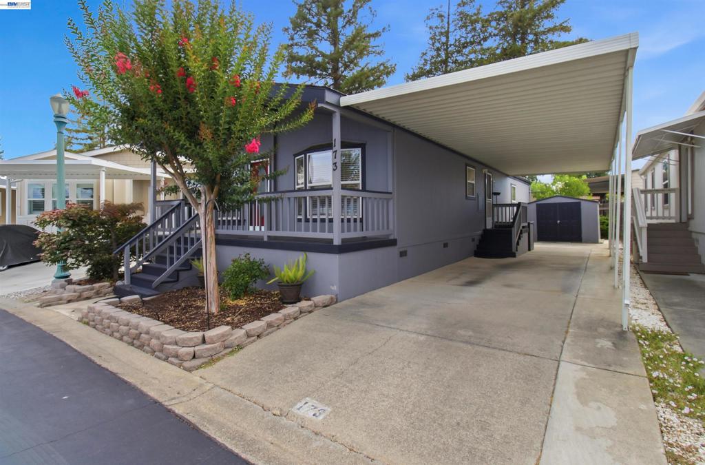 3263 Vineyard Ave Property Photo 3