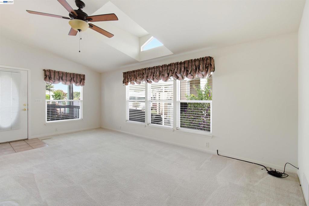 3263 Vineyard Ave Property Photo 7