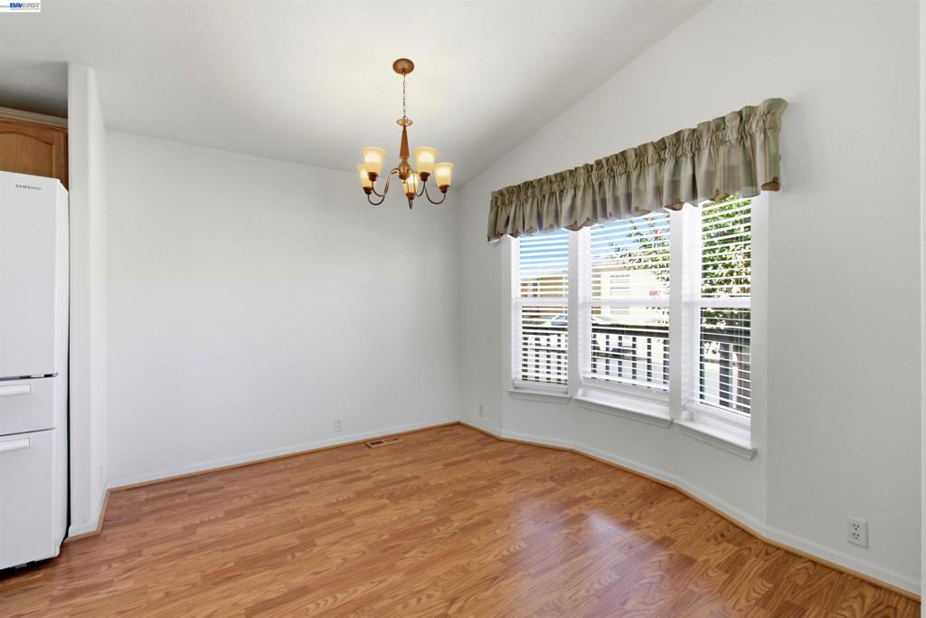 3263 Vineyard Ave Property Photo 9