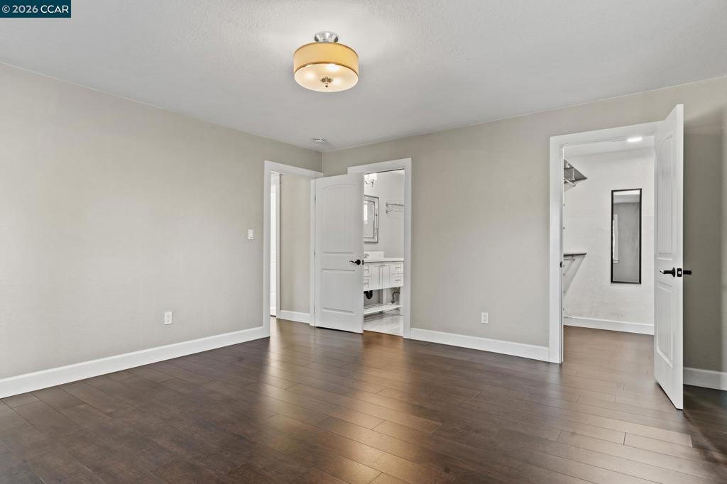 557 43rd St Property Photo 15