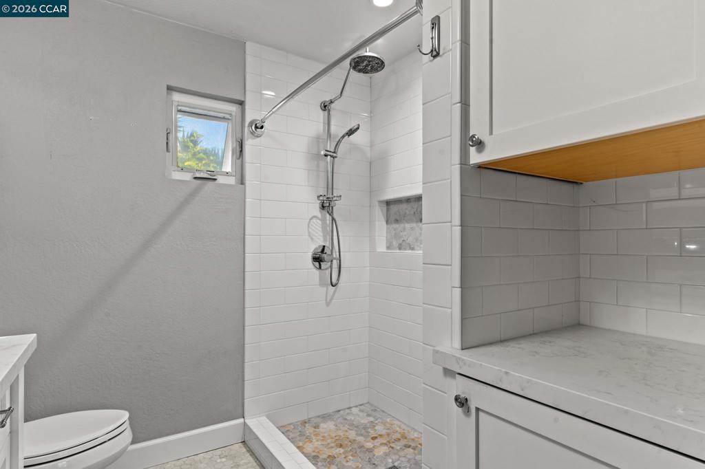 557 43rd St Property Photo 19