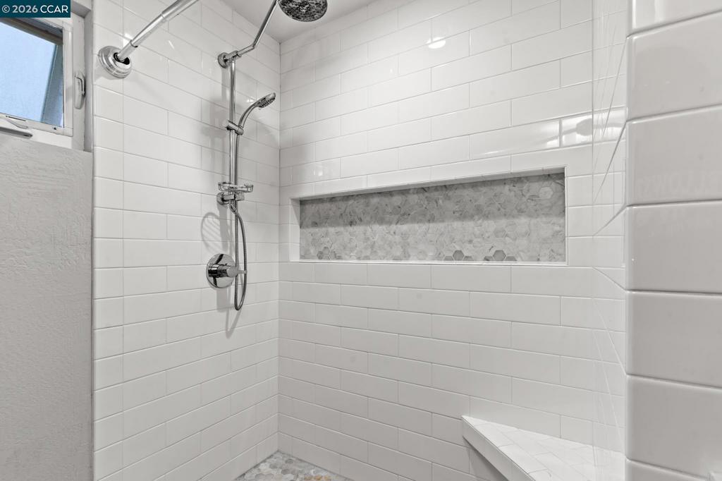 557 43rd St Property Photo 20
