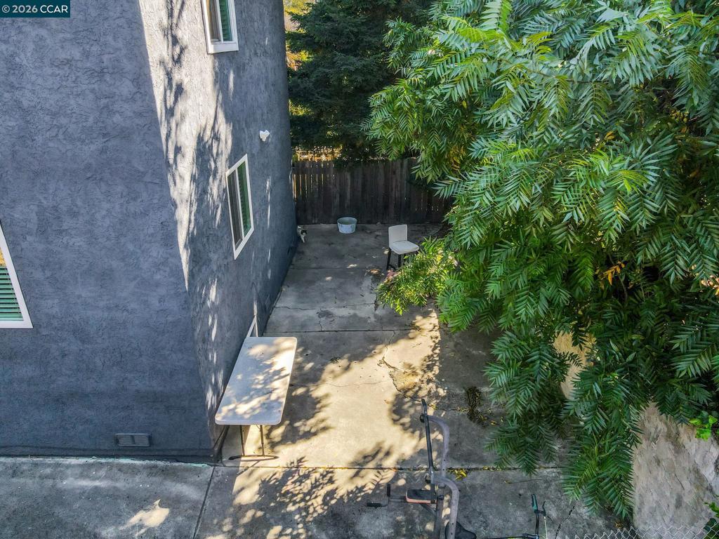 557 43rd St Property Photo 50