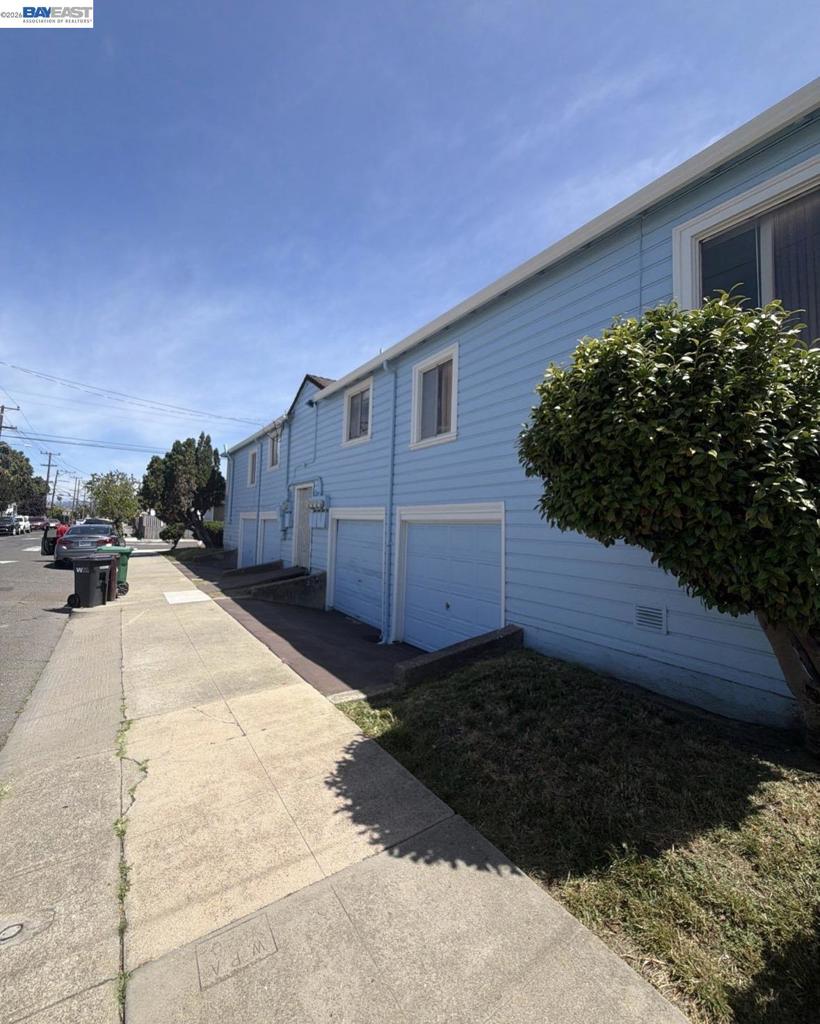 1602 103rd Ave Property Photo 2