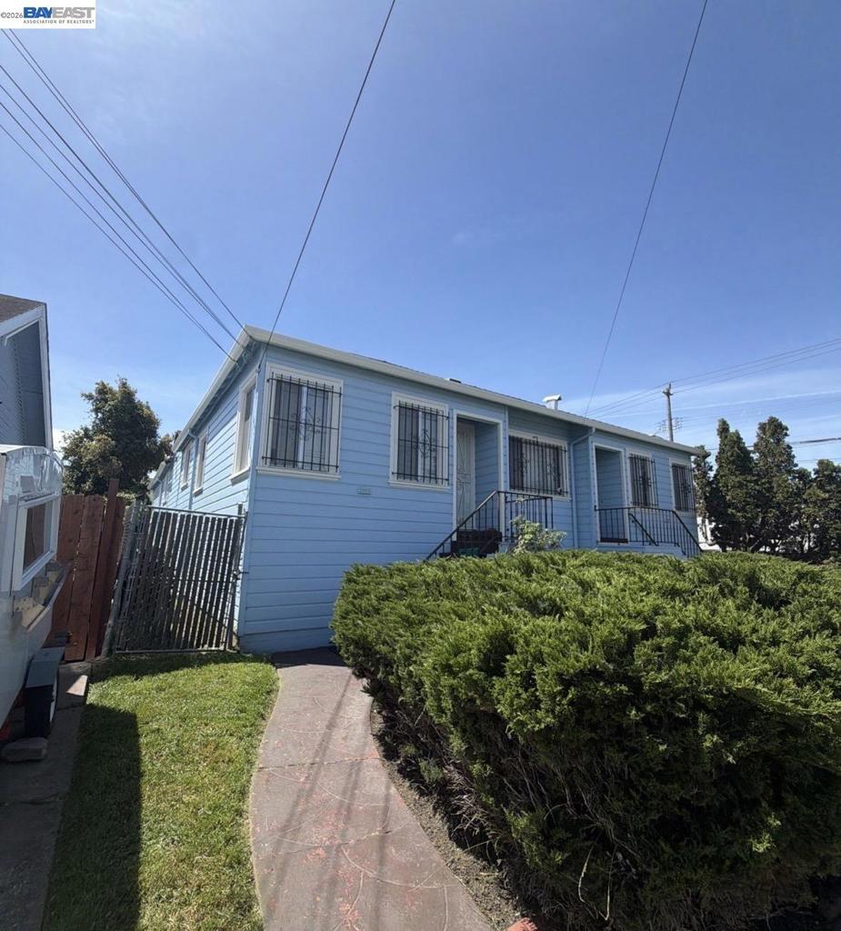 1602 103rd Ave Property Photo 3