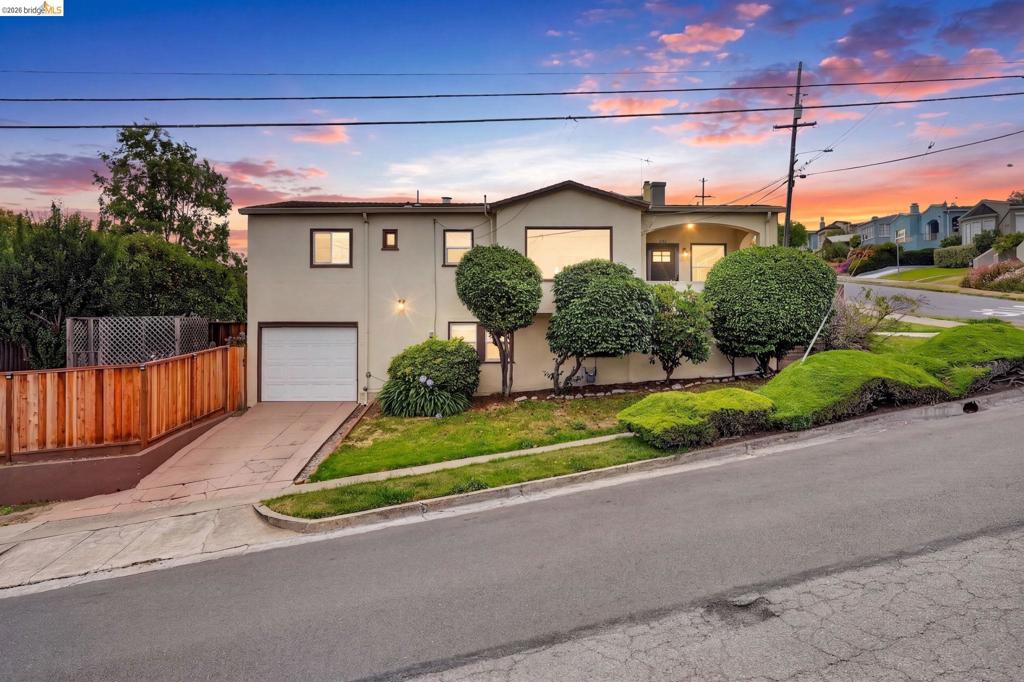2760 Best Ave Property Photo 2