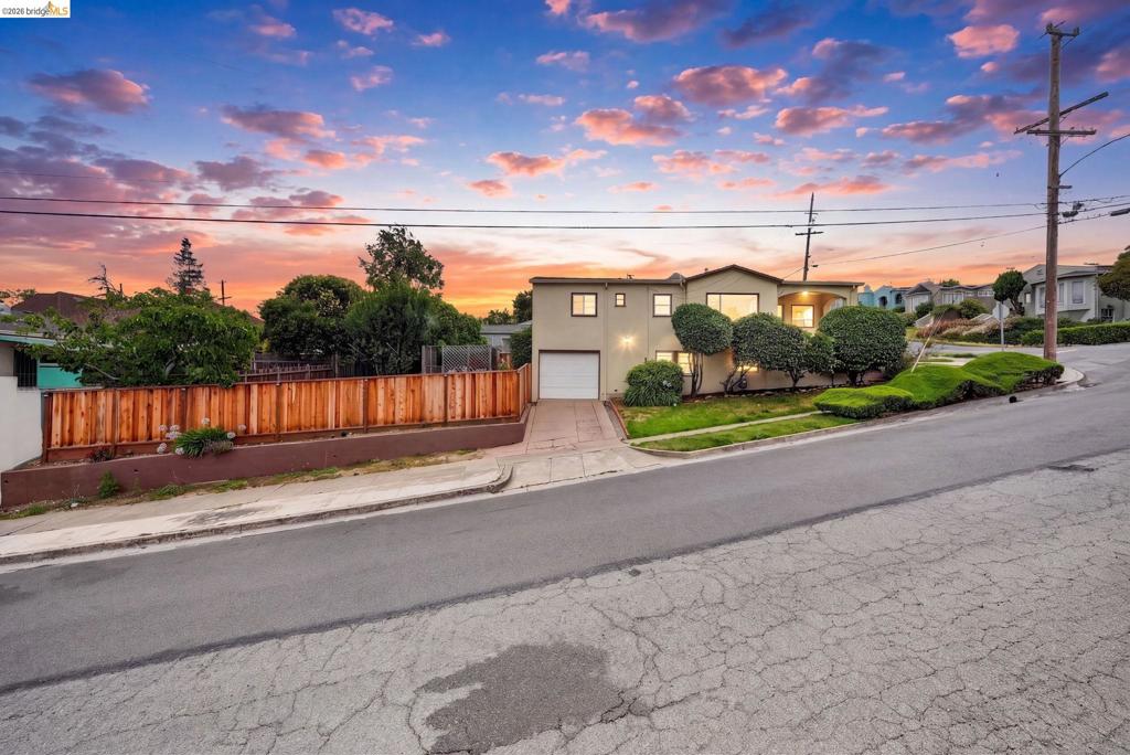 2760 Best Ave Property Photo 4
