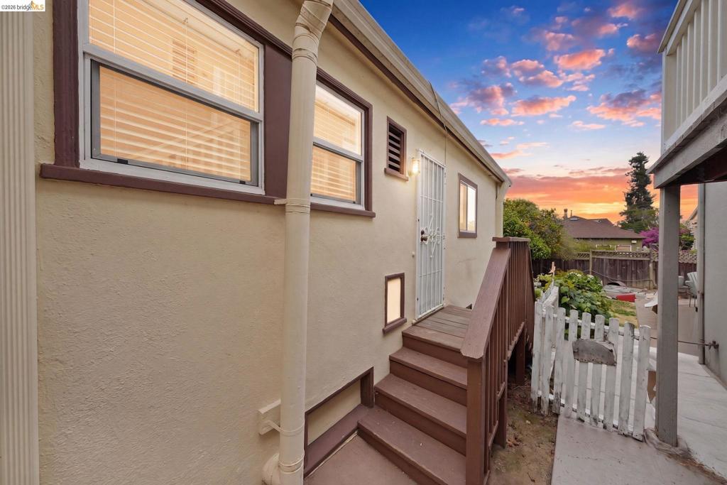 2760 Best Ave Property Photo 7