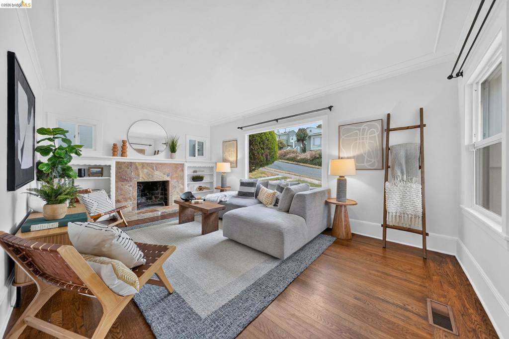 2760 Best Ave Property Photo 8