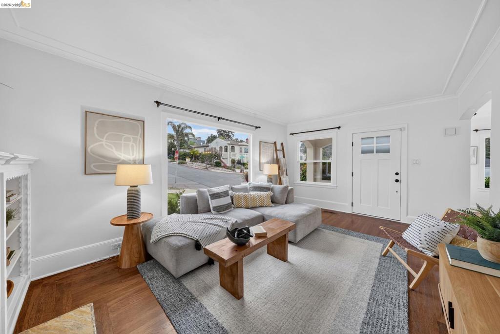 2760 Best Ave Property Photo 9