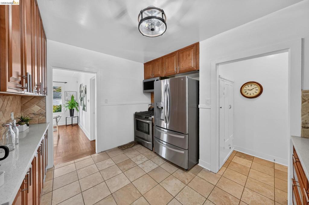 2760 Best Ave Property Photo 13