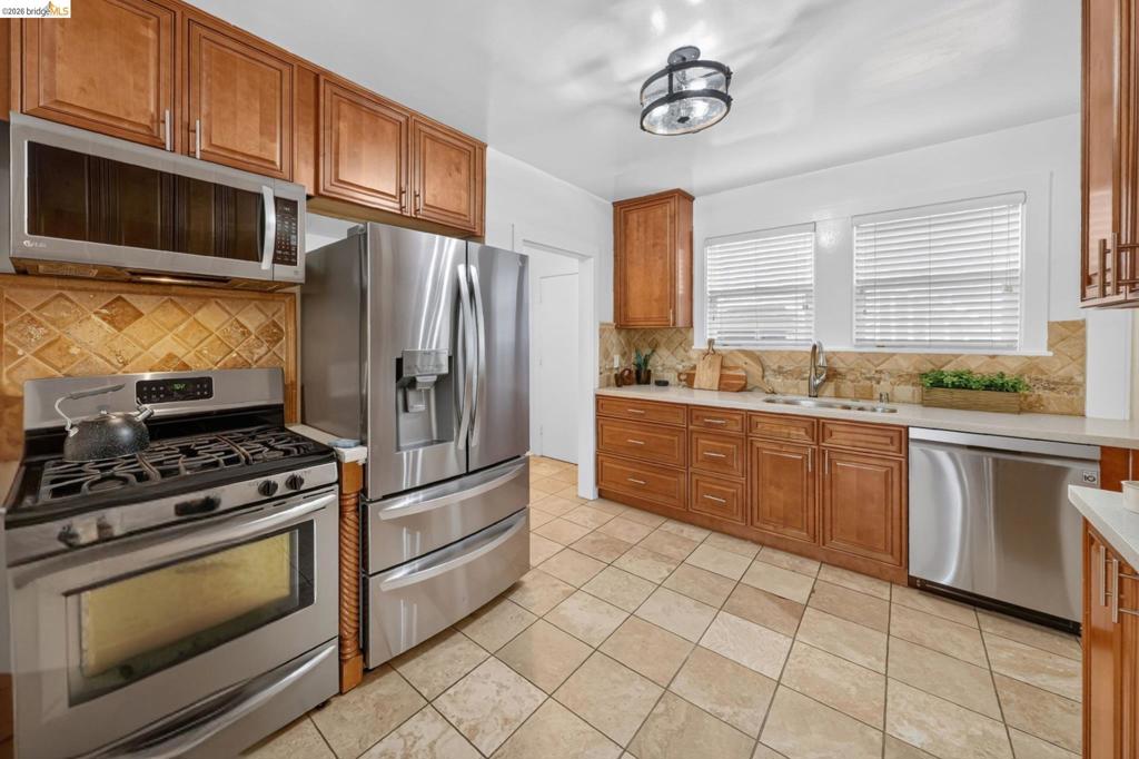2760 Best Ave Property Photo 14