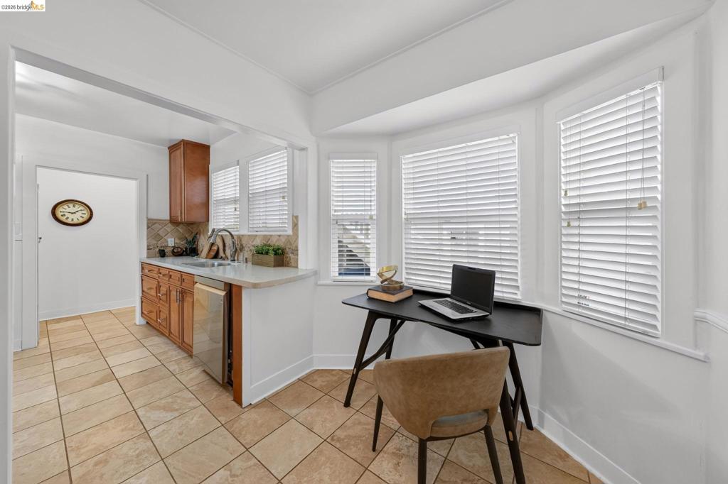 2760 Best Ave Property Photo 18