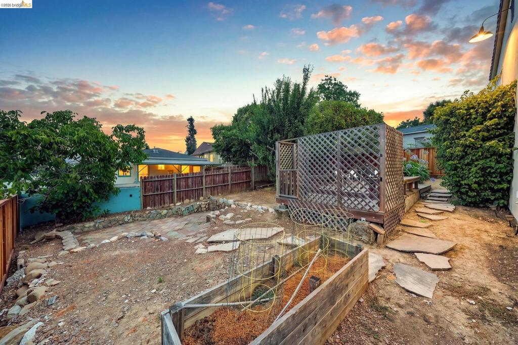 2760 Best Ave Property Photo 37