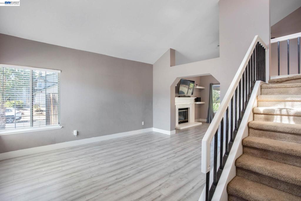 305 Helena Ct. Property Photo 9