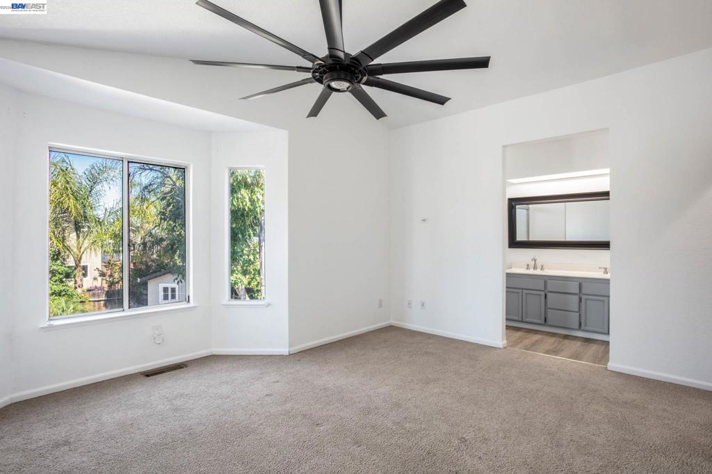 305 Helena Ct. Property Photo 10