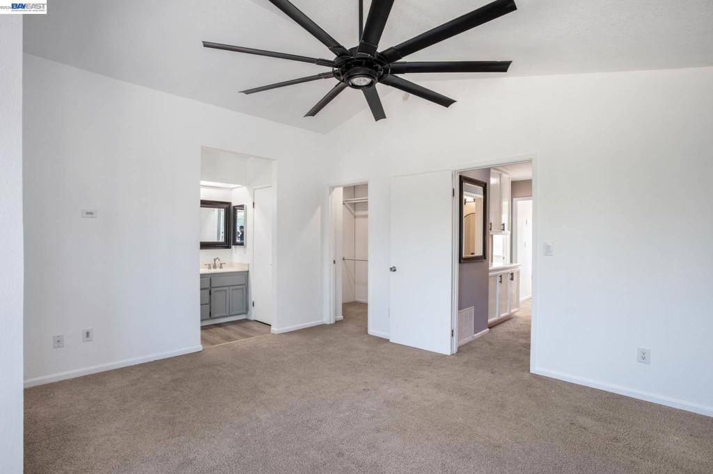 305 Helena Ct. Property Photo 11