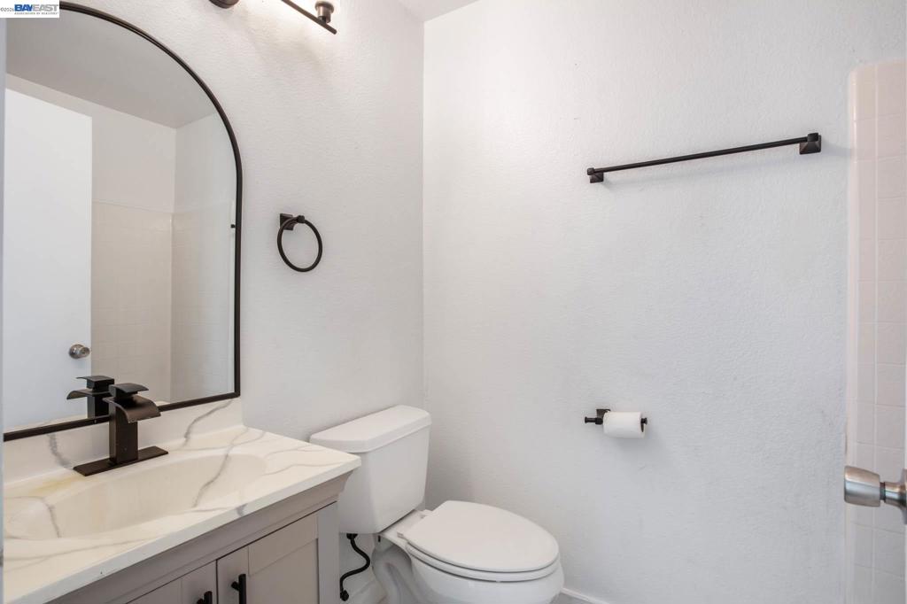 305 Helena Ct. Property Photo 16