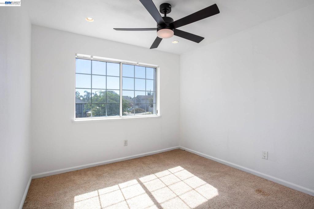 305 Helena Ct. Property Photo 17
