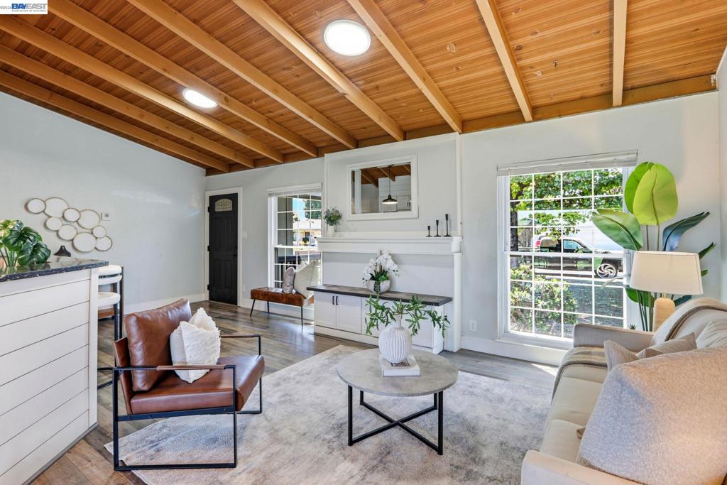 6684 Graham Ave Property Photo 8