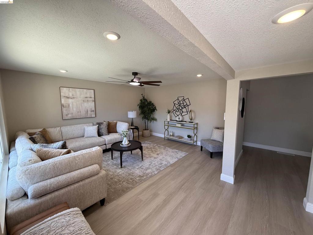 1124 Monterey Dr Property Photo 4