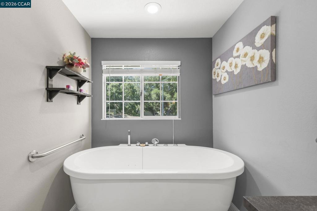 1002 Pinehurst Ct Property Photo 19