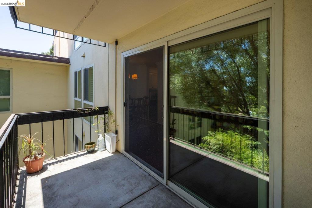 551 Jean St 309 Property Photo 8
