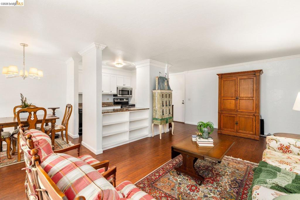 551 Jean St 309 Property Photo 9