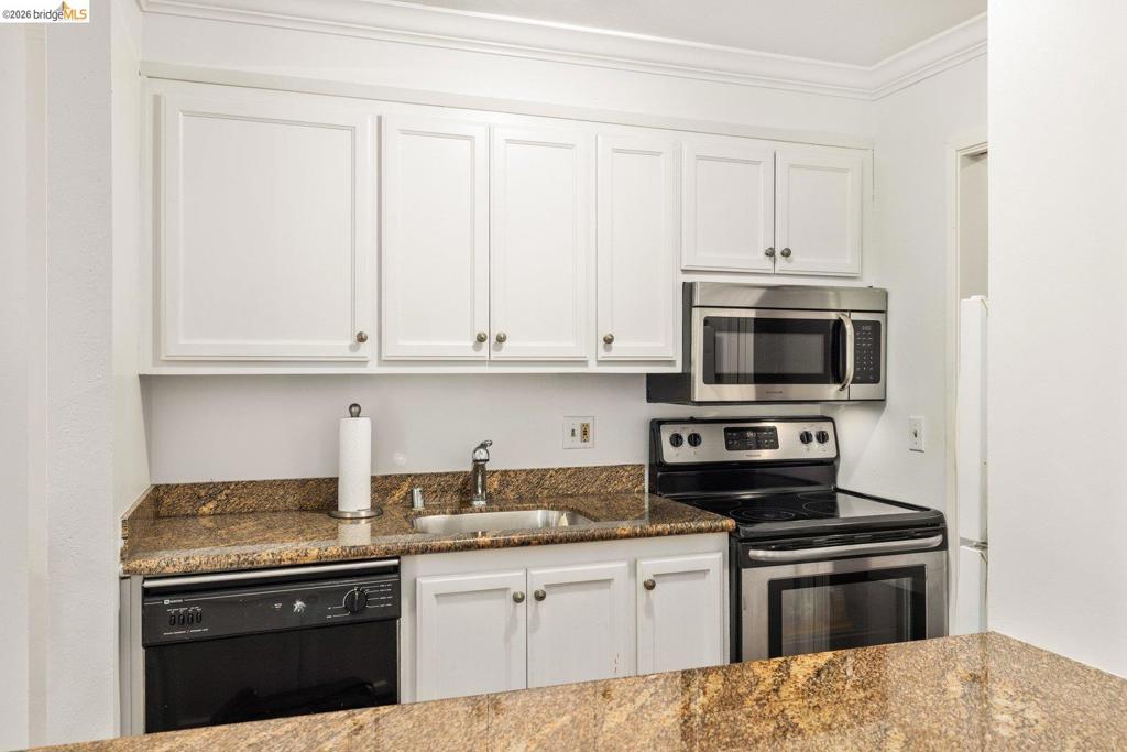 551 Jean St 309 Property Photo 15