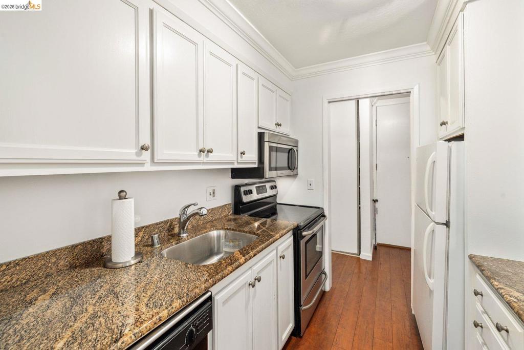 551 Jean St 309 Property Photo 16