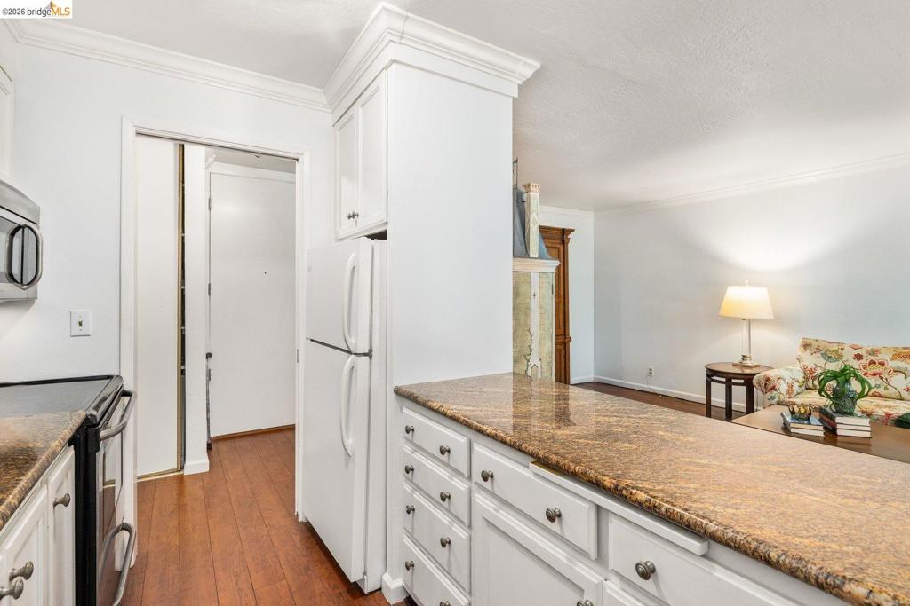 551 Jean St 309 Property Photo 17