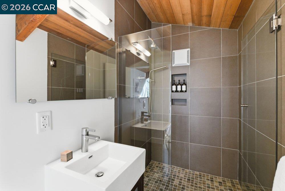 240 Tappan Ln Property Photo 41