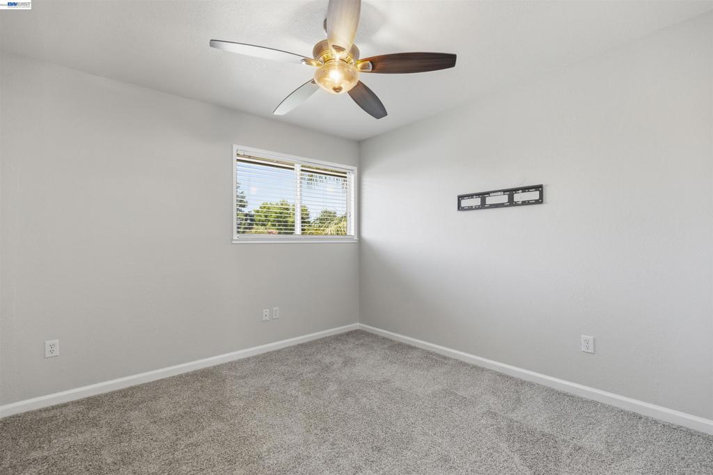 470 Edwards St Property Photo 34