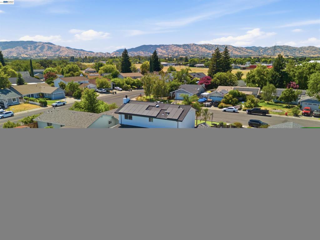 470 Edwards St Property Photo 47