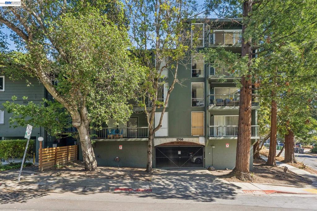 2700 Le Conte Ave 406 Property Photo 36