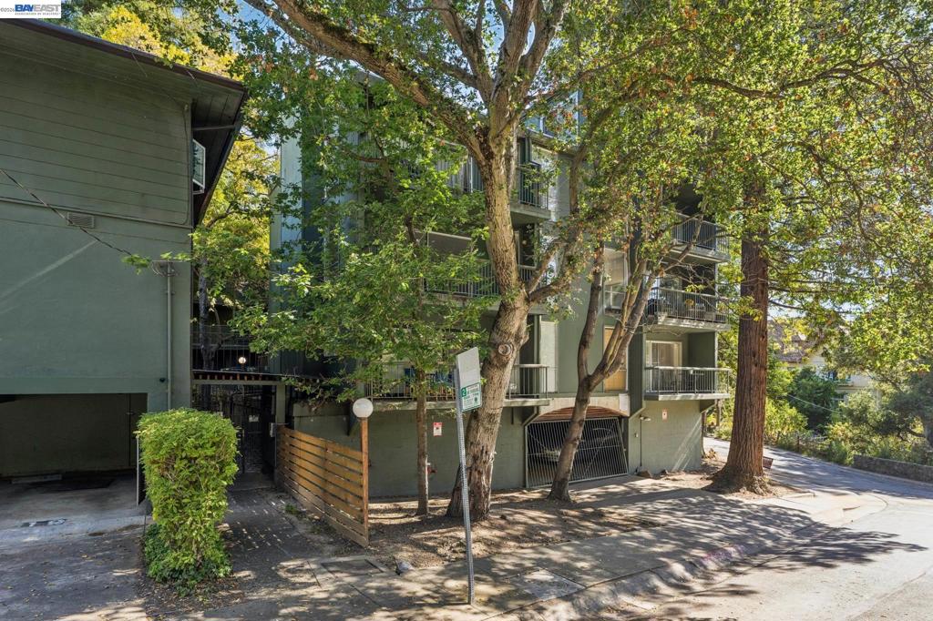 2700 Le Conte Ave 406 Property Photo 37