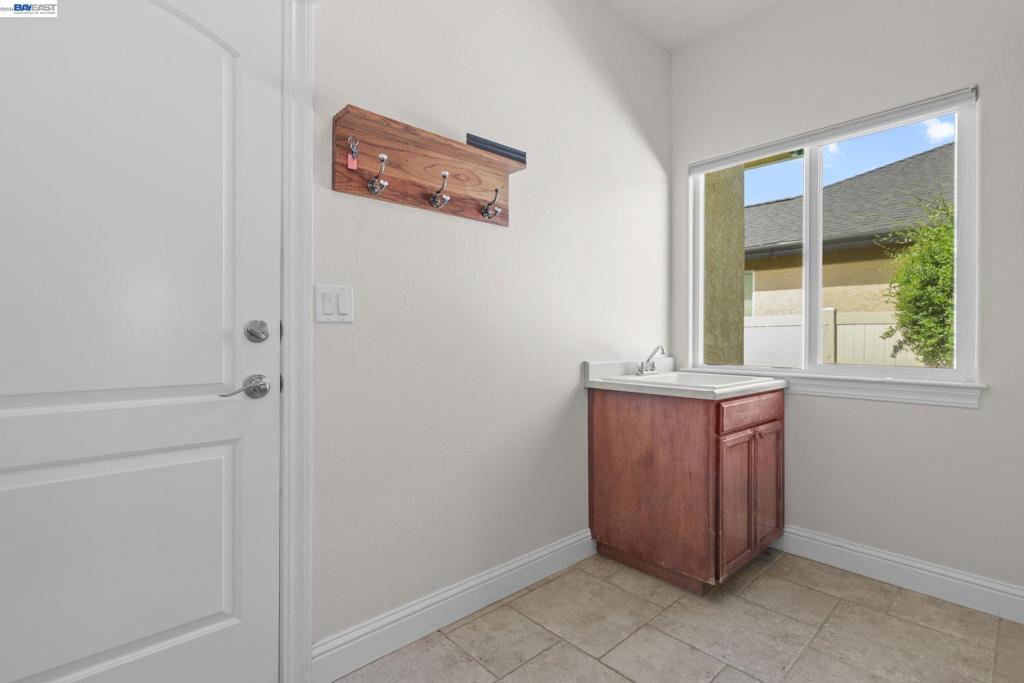 2110 Cadjew St Property Photo 37